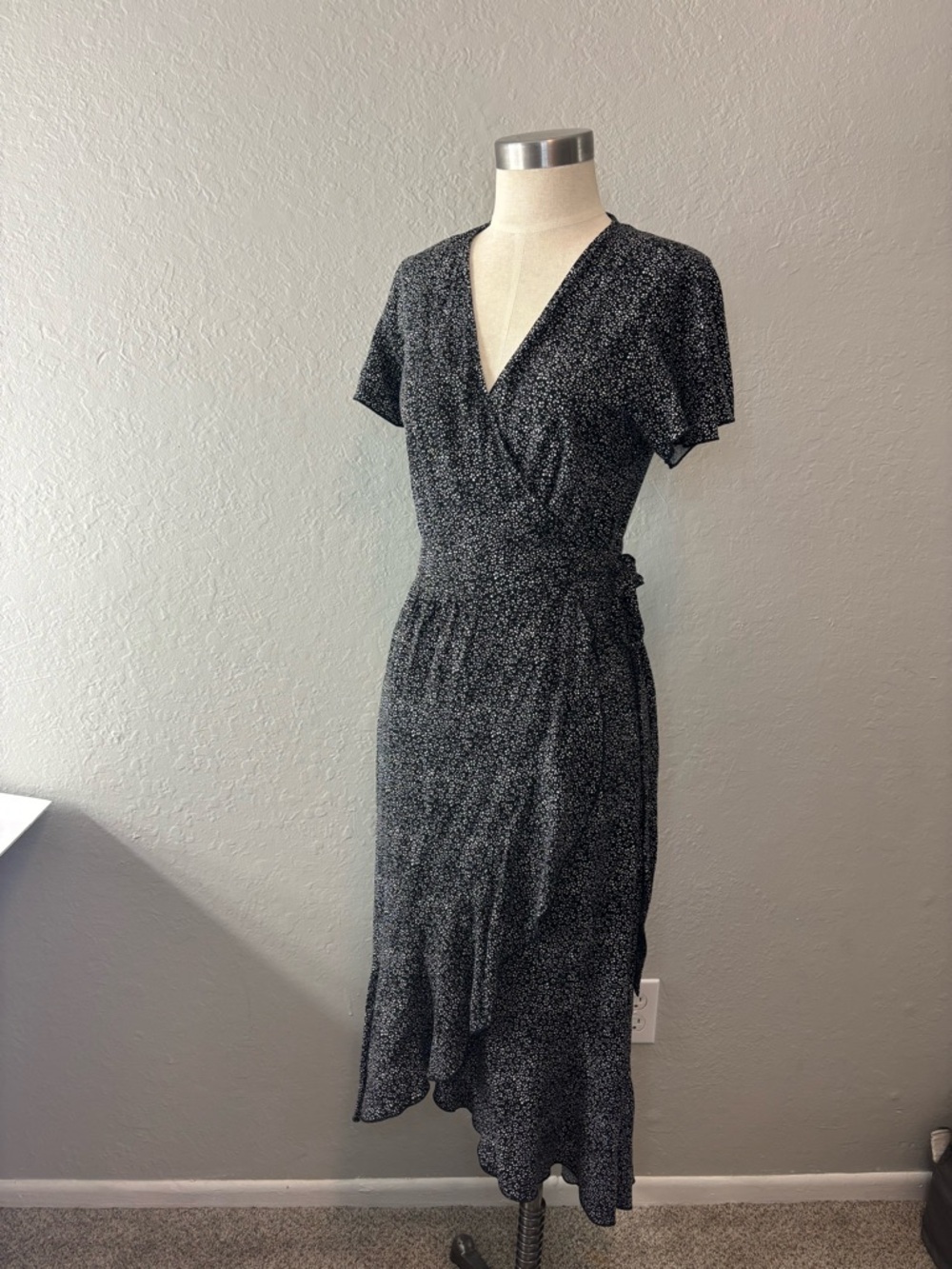Black Micro-Print Wrap Midi Dress with Tie-Waist